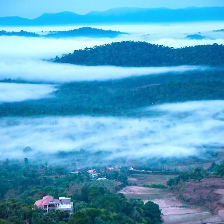 Hotel Shawrya The Grand Madikeri Bagian luar foto