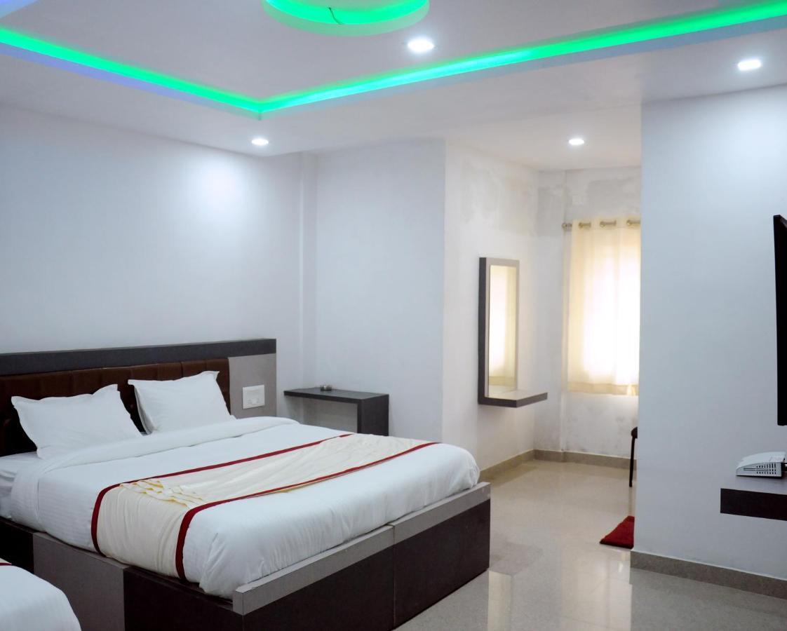 Hotel Shawrya The Grand Madikeri Bagian luar foto