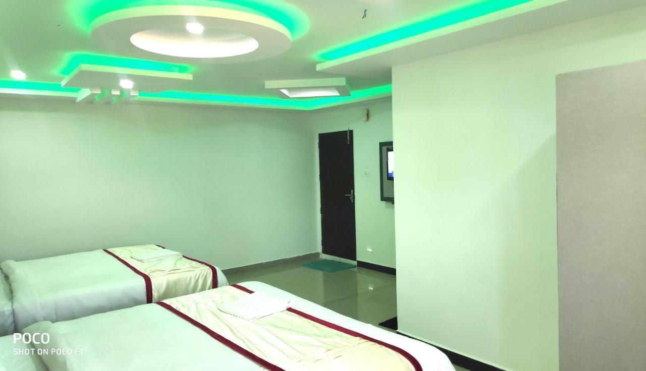 Hotel Shawrya The Grand Madikeri Bagian luar foto
